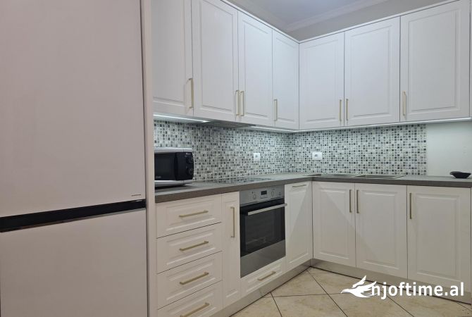 Shtepi me qera Apartament ne Tirane, 2+1, Mobilimi E mobiluar, Pagesa 749  Euro.