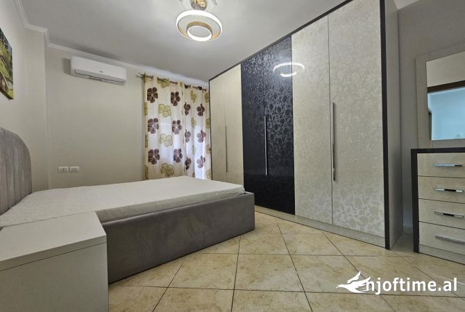 Shtepi me qera 2+1 ne Tirane - 749 Euro
