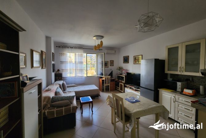 Shtepi ne shitje Apartament ne Tirane, 1+1, Mobilimi E mobiluar, Pagesa 164,980  Euro.