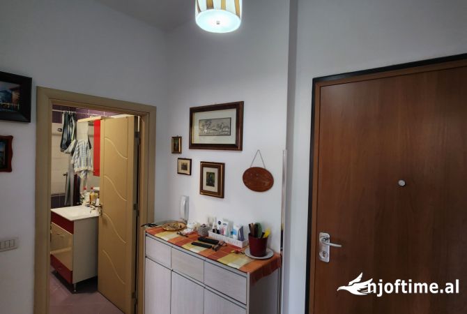 Shtepi ne shitje Apartament ne Tirane, 1+1, Mobilimi E mobiluar, Pagesa 164,980  Euro.
