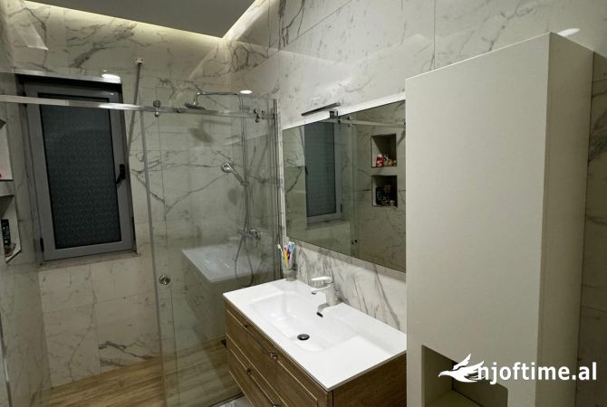 Shtepi me qera Apartament ne Tirane, 2+1, Mobilimi E mobiluar, Pagesa 749  Euro.