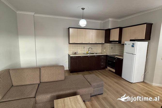 Shtepi ne shitje Apartament ne Tirane, 1+1, Mobilimi E mobiluar, Pagesa 86,990  Euro.