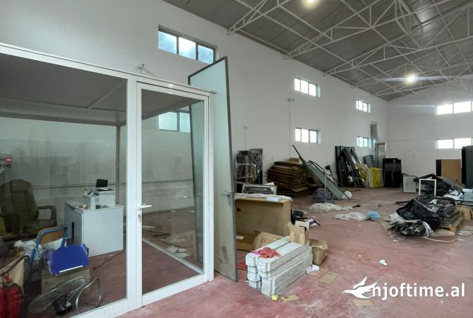 Ambient biznesi me qera 4+1 ne Tirane - 1,499 Euro