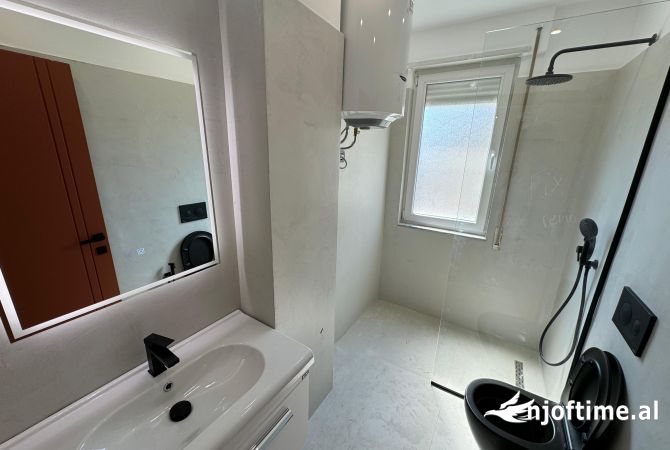 Shtepi ne shitje Apartament ne Tirane, 1+1, Mobilimi E mobiluar, Pagesa 154,999  Euro.