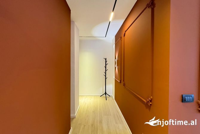 Shtepi ne shitje Apartament ne Tirane, 1+1, Mobilimi E mobiluar, Pagesa 154,999  Euro.