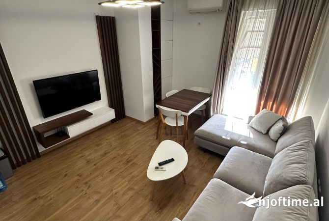 Shtepi ne shitje Apartament ne Tirane, 1+1, Mobilimi E mobiluar, Pagesa 149,999  Euro.