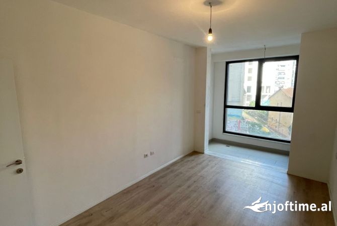 Ambient biznesi me qera 3+1 ne Tirane - 360 Euro