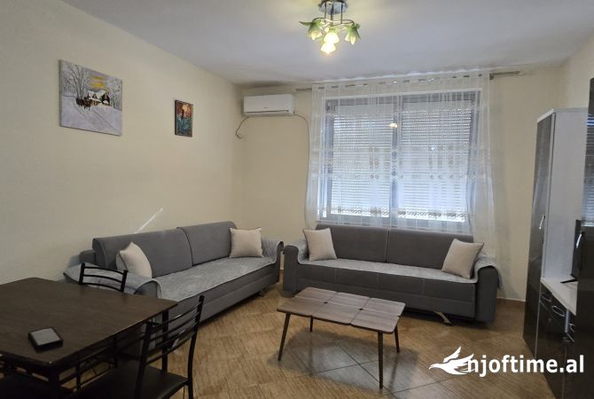 Shtepi me qera Apartament ne Tirane, 2+1, Mobilimi E mobiluar, Pagesa 699  Euro.