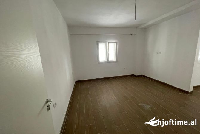 Shtepi ne shitje Apartament ne Tirane, 1+1, Mobilimi Bosh, pa mobiluar, Pagesa 119,370  Euro.