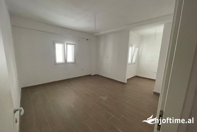 Shtepi ne shitje Apartament ne Tirane, 1+1, Mobilimi Bosh, pa mobiluar, Pagesa 119,370  Euro.