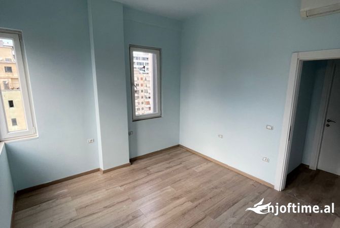 Shtepi ne shitje Apartament ne Tirane, 1+1, Mobilimi Bosh, pa mobiluar, Pagesa 259,999  Euro.
