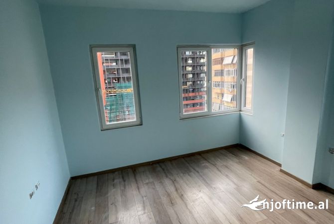 Shtepi ne shitje Apartament ne Tirane, 1+1, Mobilimi Bosh, pa mobiluar, Pagesa 259,999  Euro.