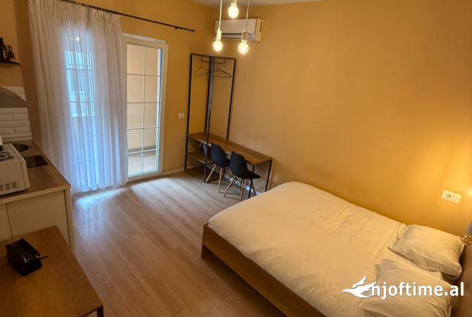 Shtepi me qera Apartament ne Tirane, Garsoniere, Mobilimi E mobiluar, Pagesa 499  Euro.