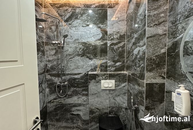 Shtepi ne shitje Apartament ne Tirane, 3+1, Mobilimi E mobiluar, Pagesa 349,980  Euro.