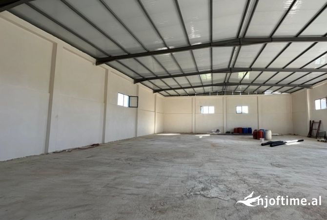 Ambient biznesi me qera 4+1 ne Tirane - 1,999 Euro