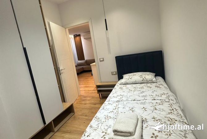 Shtepi me qera Apartament ne Tirane, 2+1, Mobilimi E mobiluar, Pagesa 749  Euro.