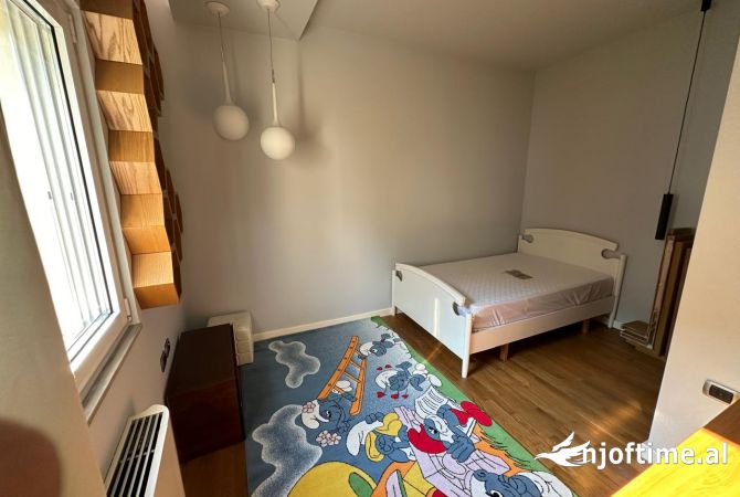 Shtepi me qera Apartament ne Tirane, 3+1, Mobilimi E mobiluar, Pagesa 1,099  Euro.