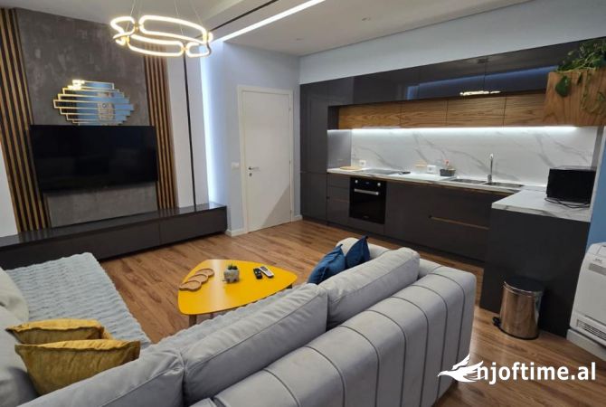 Shtepi me qera Apartament ne Tirane, 2+1, Mobilimi E mobiluar, Pagesa 899  Euro.