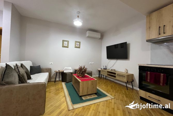 Shtepi me qera Apartament ne Tirane, 1+1, Mobilimi E mobiluar, Pagesa 499  Euro.