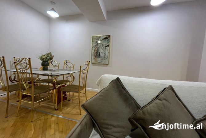 Shtepi me qera Apartament ne Tirane, 1+1, Mobilimi E mobiluar, Pagesa 499  Euro.