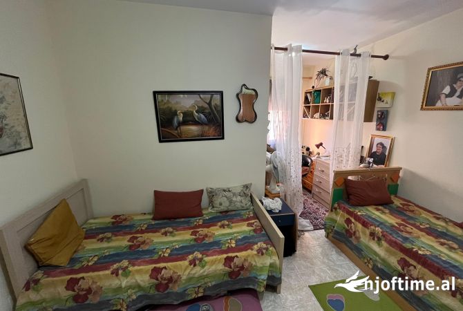 Shtepi ne shitje Apartament ne Tirane, 2+1, Mobilimi E mobiluar, Pagesa 218,399  Euro.
