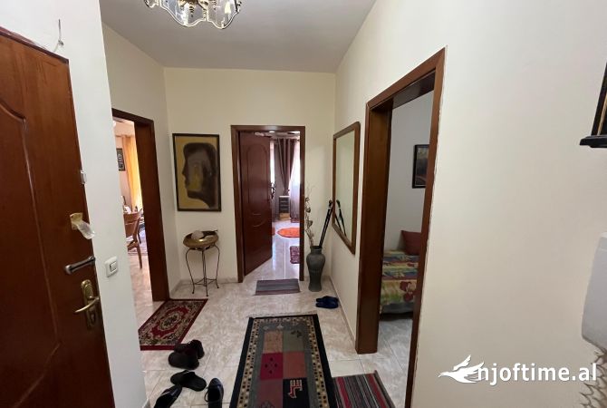 Shtepi ne shitje Apartament ne Tirane, 2+1, Mobilimi E mobiluar, Pagesa 218,399  Euro.