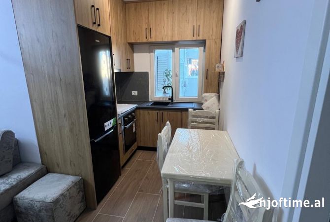 Shtepi me qera Apartament ne Tirane, 1+1, Mobilimi E mobiluar, Pagesa 499  Euro.