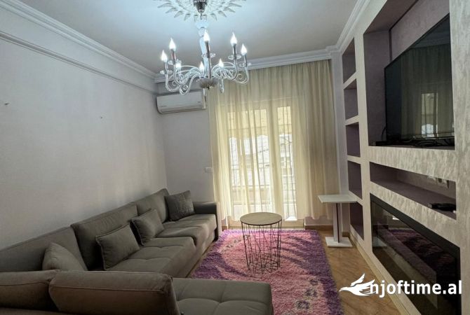 Shtepi me qera Apartament ne Tirane, 1+1, Mobilimi E mobiluar, Pagesa 549  Euro.