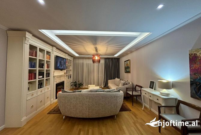 Shtepi ne shitje Apartament ne Tirane, 3+1, Mobilimi E mobiluar, Pagesa 389,989  Euro.