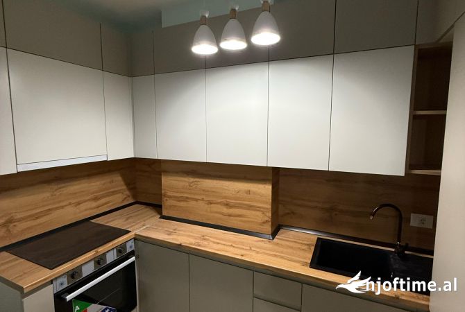 Shtepi me qera Apartament ne Tirane, 1+1, Mobilimi E mobiluar, Pagesa 548  Euro.