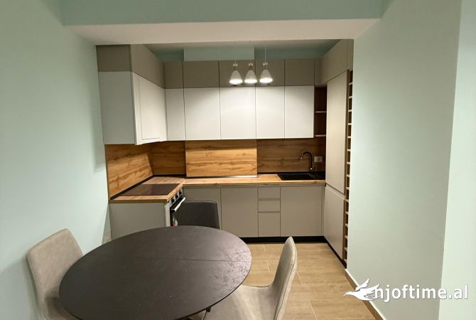 Shtepi me qera Apartament ne Tirane, 1+1, Mobilimi E mobiluar, Pagesa 548  Euro.