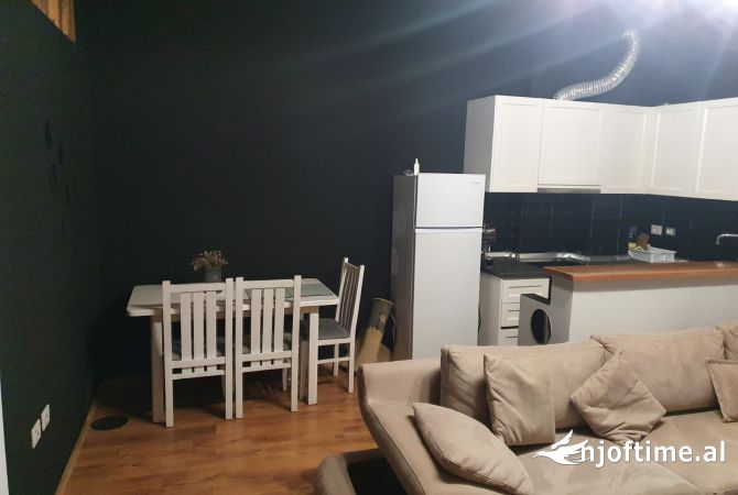Shtepi ne shitje Apartament ne Tirane, 2+1, Mobilimi E mobiluar, Pagesa 149,890  Euro.