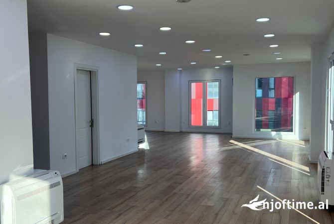 Ambient biznesi me qera 3+1 ne Tirane - 2,298 Euro