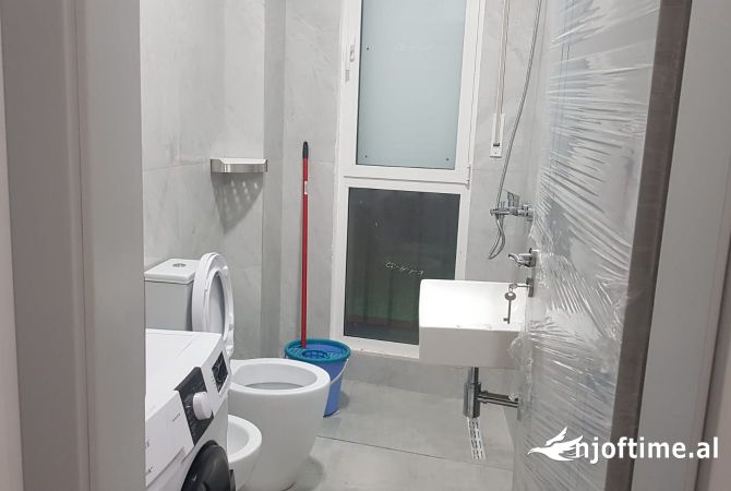 Shtepi me qera Apartament ne Tirane, 1+1, Mobilimi E mobiluar, Pagesa 648  Euro.