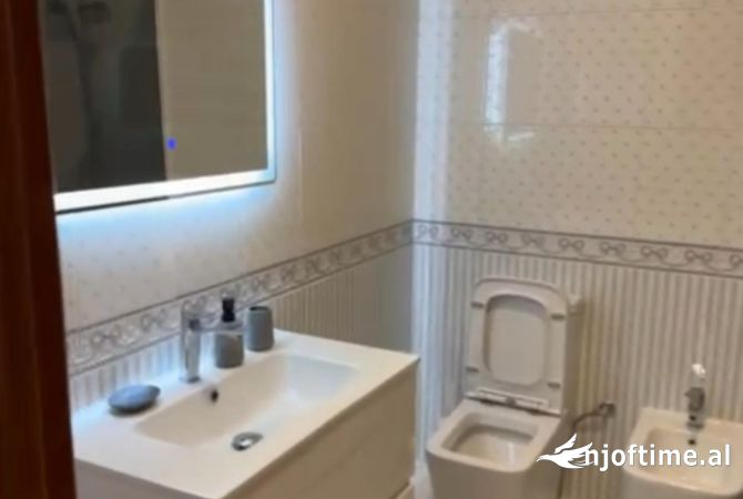 Shtepi me qera Apartament ne Tirane, 2+1, Mobilimi E mobiluar, Pagesa 698  Euro.