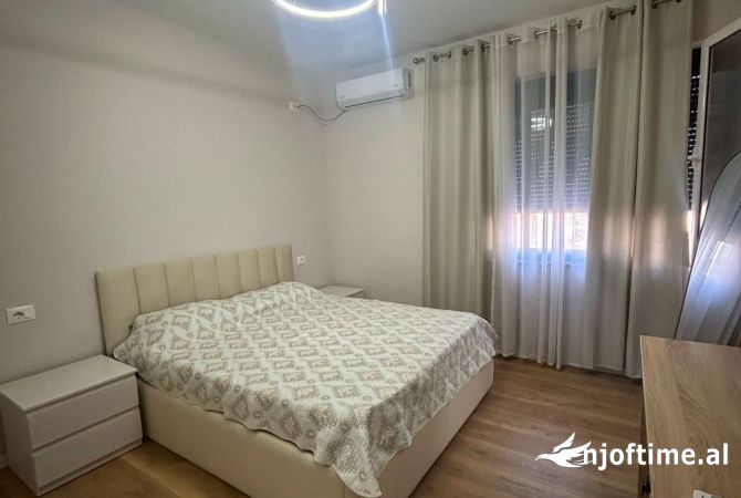 Shtepi me qera Apartament ne Tirane, 2+1, Mobilimi E mobiluar, Pagesa 998  Euro.