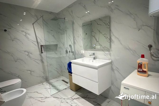 Shtepi me qera Apartament ne Tirane, 2+1, Mobilimi E mobiluar, Pagesa 998  Euro.