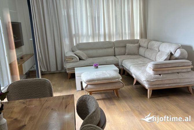 Shtepi me qera 2+1 ne Tirane - 748 Euro
