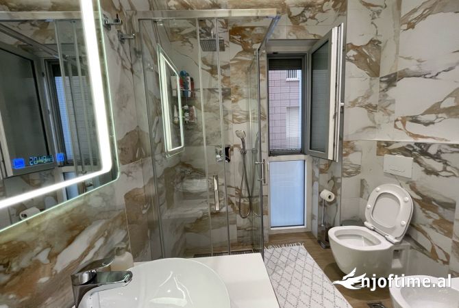 Shtepi ne shitje Apartament ne Tirane, 2+1, Mobilimi E mobiluar, Pagesa 284,998  Euro.