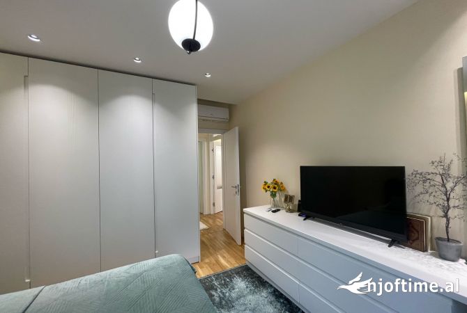 Shtepi ne shitje Apartament ne Tirane, 2+1, Mobilimi E mobiluar, Pagesa 284,998  Euro.