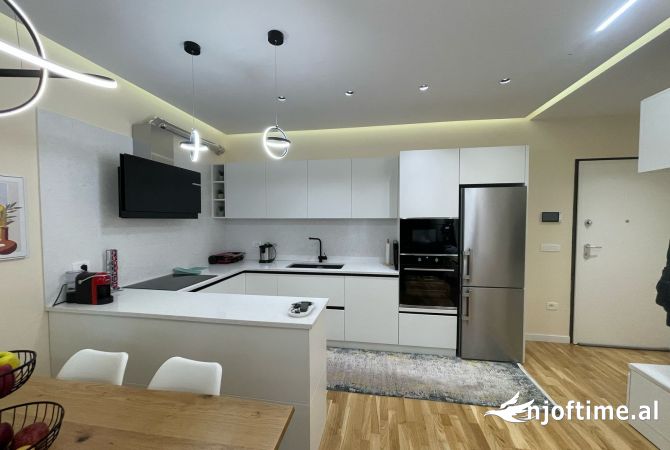Shtepi ne shitje Apartament ne Tirane, 2+1, Mobilimi E mobiluar, Pagesa 284,998  Euro.