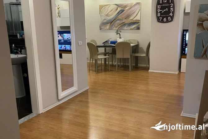 Shtepi ne shitje Apartament ne Tirane, 2+1, Mobilimi E mobiluar, Pagesa 139,998  Euro.