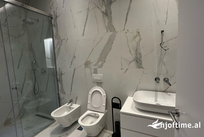 Shtepi me qera Apartament ne Tirane, 2+1, Mobilimi E mobiluar, Pagesa 1,098  Euro.