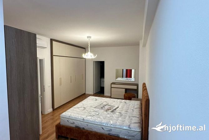 Shtepi me qera Apartament ne Tirane, 2+1, Mobilimi E mobiluar, Pagesa 1,198  Euro.