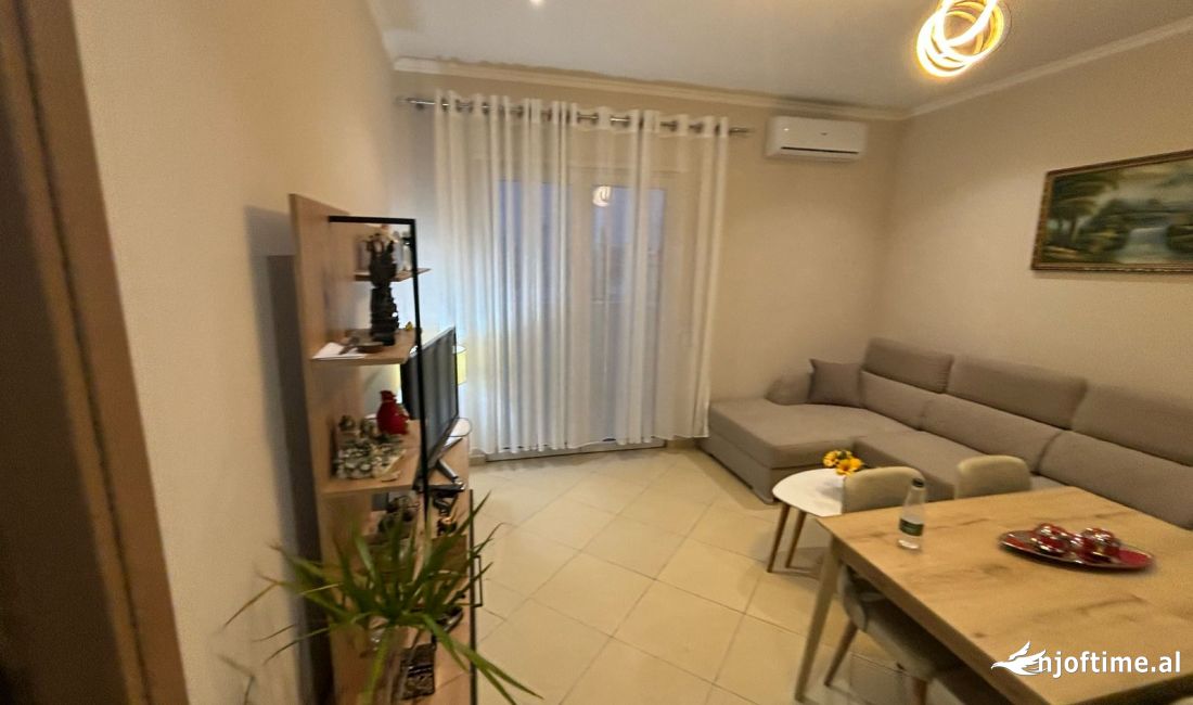 Shtepi me qera Apartament ne Tirane, 1+1, Mobilimi E mobiluar, Pagesa 598  Euro.