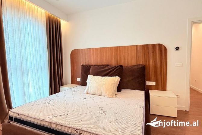 Shtepi me qera Apartament ne Tirane, 3+1, Mobilimi E mobiluar, Pagesa 2,498  Euro.