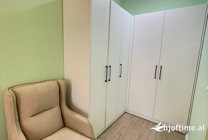 Shtepi ne shitje Apartament ne Tirane, 2+1, Mobilimi E mobiluar, Pagesa 319,998  Euro.