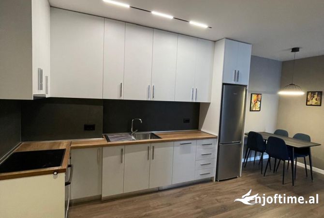 Shtepi me qera Apartament ne Tirane, 1+1, Mobilimi E mobiluar, Pagesa 598  Euro.