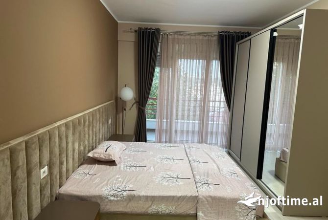 Shtepi me qera Apartament ne Tirane, 3+1, Mobilimi E mobiluar, Pagesa 1,098  Euro.