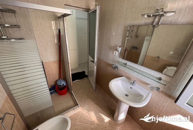 Shtepi me qera Apartament ne Tirane, 1+1, Mobilimi E mobiluar, Pagesa 498  Euro.